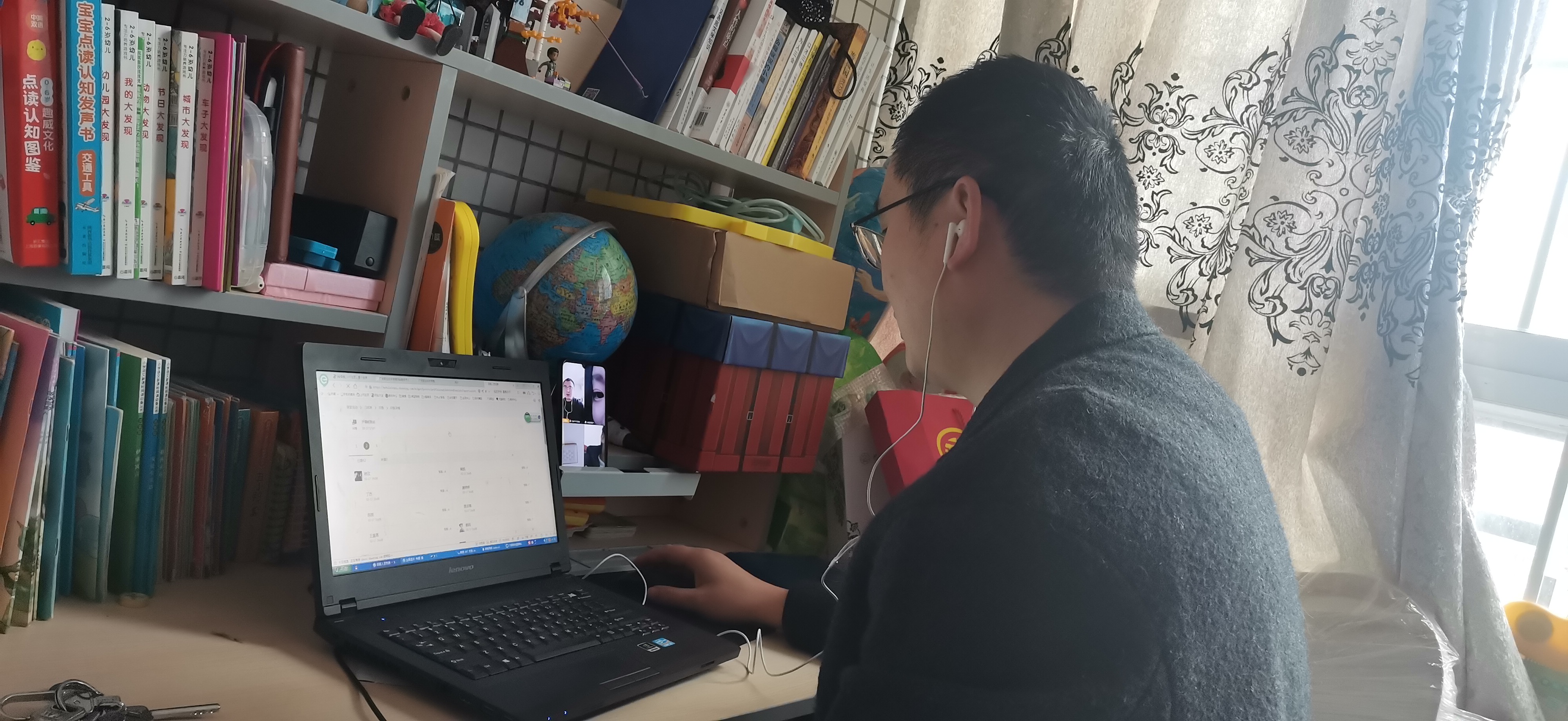 郭智伟老师为学生讲授导游业务课程